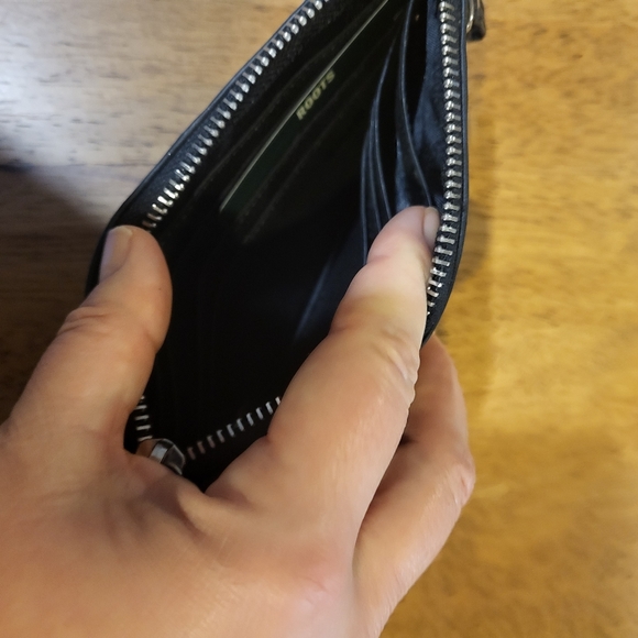 Roots Woven wallet / wristlet - Picture 4 of 9